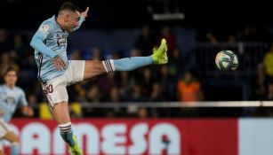 Iago Aspas recibiendo un esférico con Celta de Vigo