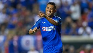 Elías festeja una anotación con Cruz Azul