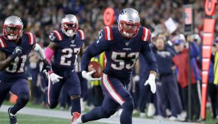 Kyle Van Noy se escapa con el balón a touchdown