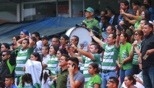 Afición de Santos durante partido de la Liga MX