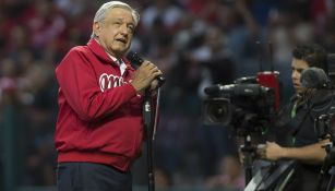 AMLO en un partido de los Diablos de México 