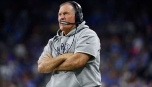 Belichick observa un partido de los Patriots