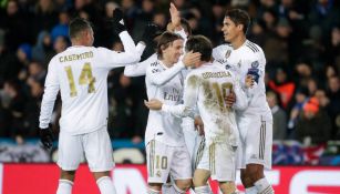 Jugadores del Real Madrid festejan un gol