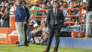 Poncho Sosa sigue de cerca las acciones de un encuentro de Liga