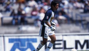 Jorge Campos durante un partido de Pumas