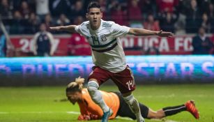 Uriel Antuna festeja un gol con Selección Mexicana