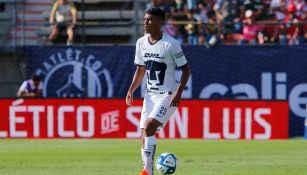 Jeison Angulo en un partido con los Pumas