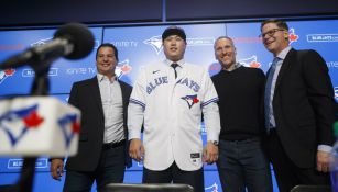 Hyun-Jin Ryu en su presentación con los Blue Jays