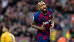 Arturo Vidal durante un duelo con el Barcelona en España 