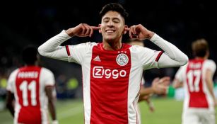 Edson Álvarez celebrando un gol con Ajax