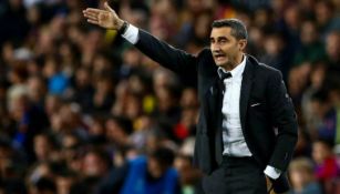 Ernesto Valverde da indicaciones en Camp Nou