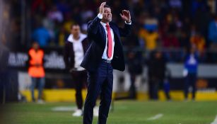 Chepo de la Torre en el partido contra Morelia