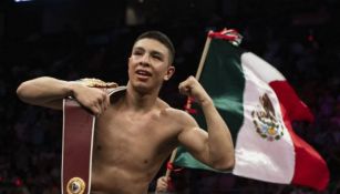 Jaime Munguía celebra su victoria