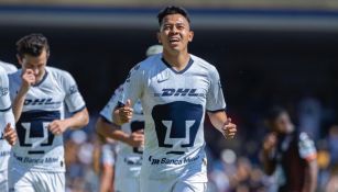Sebastián Saucedo celebra su gol contra Pachuca