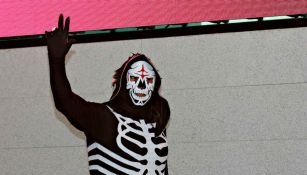 La Parka entrando a una lucha 