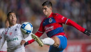 Victor Guzmán en presentación con Chivas