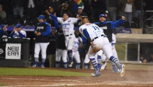 Yaquis festejando victoria ante Venados 