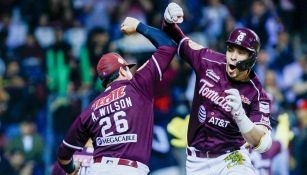 Jugadores de Tomateros, en festejo