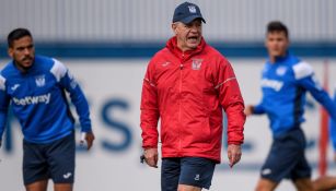 Javier Aguirre dirige un entrenamiento del Leganés 