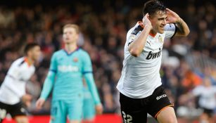 Maximiliano Gómez celebrando un gol ante Barcelona