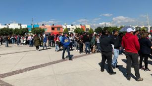 Aficionados en las taquillas del Alfonso Lastras