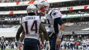 Brady y Cook celebran una anotación en el Azteca