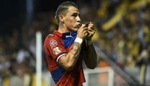 Cristian Calderón celebrando el gol ante Dorados