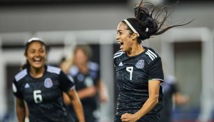 Renae Cuéllar festeja un gol con México