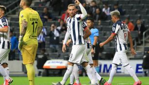 Vincent Janssen celebrando un con Rayados