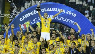 Tigres celebrando campeonato