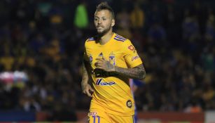 Nico López durante un duelo con los Tigres 