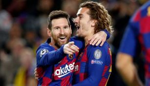 Messi festeja un gol junto con Griezmann 