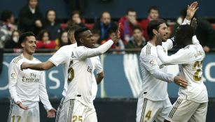 Jugadores del Madrid festejan victoria sobre Osasuna