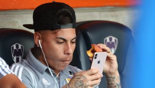 Eduardo Vargas borró sus fotos con la playera de los de la UANL