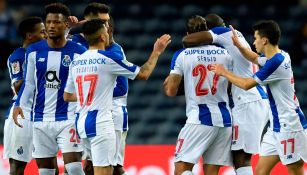 Jugadores del Porto celebran la victoria en Copa