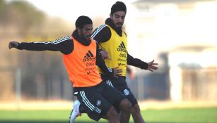 Rodolfo Pizarro y Carlos Vela, en un entrenamiento del Tri