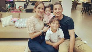 Andrés Guardado junto a su familia