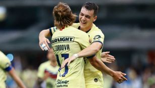 Federico Viñas celebrando un gol junto a Sebastián Córdova