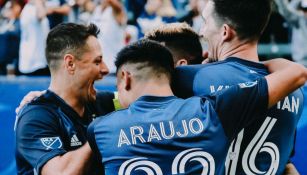 Chicharito festeja una anotación del Galaxy