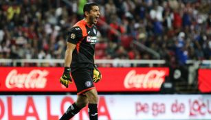 Jesús Corona durante el partido entre Chivas y Cruz Azul