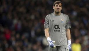 Iker Casillas durante un duelo con el Porto 