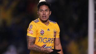 Carlos Salcedo, en un partido de Tigres