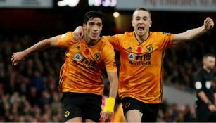 Raúl Jiménez y Diogo Jota celebrando una anotación con Wolverhampton