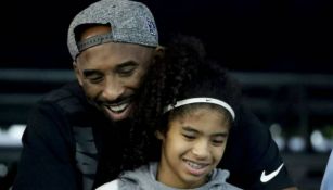 Kobe y Gianna Bryant, en un partido