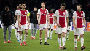 Jugadores del Ajax se lamentan tras derrota 