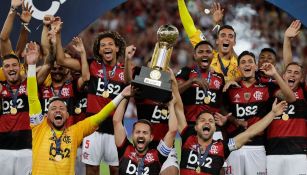 Jugadores de Flamengo festejan tras ganar la Recopa Sudamericana