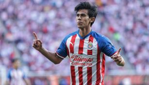 JJ Macías festeja una diana con Chivas