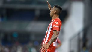 Quiroga celebra con la afición del Necaxa