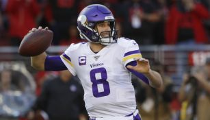 Kirk Cousins durante un partido de los Vikings