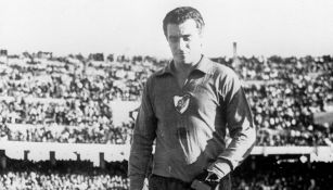 Amadeo Carrizo, durante un partido con River Plate